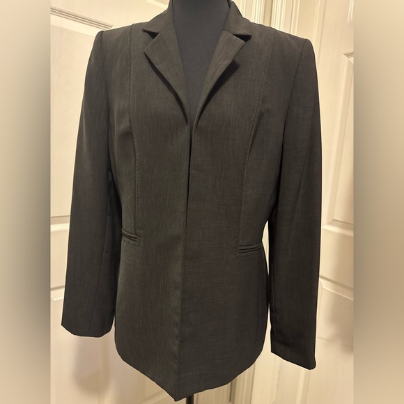Kasper Gray Sport Coat with Notched Lapel and Fitted Silhouette - Picture 1 of 6